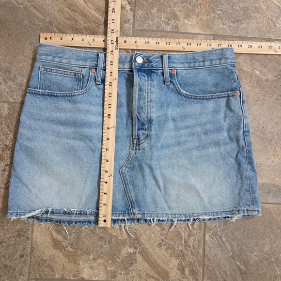 Madewell‎ Women's Denim Mini Skirt Size 31 Light Wash Button Front Fair Trade - Picture 3 of 6